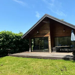 Chalet Chalet Les Pieds Dans L'eau Aiguebelette, Nances